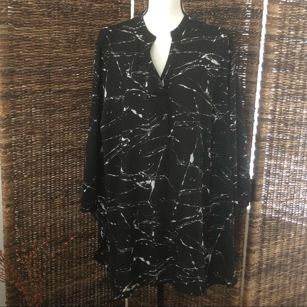 Black & White paint splattered V-neck Blouse